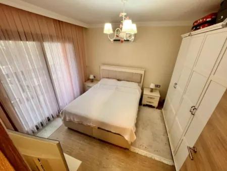 Marmaris Merkezinde Muhteşem Lokasyonda  Satılık Harika Bir Daire 2 Oda 1 Salon 110M2 Bahçeli Denize 300 Metre