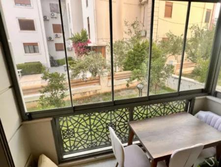 Marmaris Merkezinde Muhteşem Lokasyonda  Satılık Harika Bir Daire 2 Oda 1 Salon 110M2 Bahçeli Denize 300 Metre