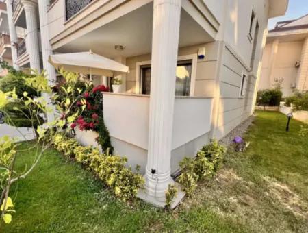 Marmaris Merkezinde Muhteşem Lokasyonda  Satılık Harika Bir Daire 2 Oda 1 Salon 110M2 Bahçeli Denize 300 Metre