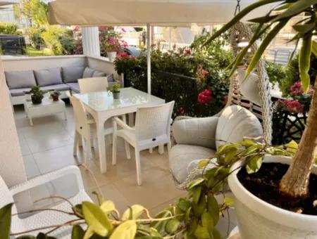 Marmaris Merkezinde Muhteşem Lokasyonda  Satılık Harika Bir Daire 2 Oda 1 Salon 110M2 Bahçeli Denize 300 Metre