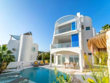 Kalkan,Da Muhteşem Deniz Manzaralı Yüzme Havuzu Mevcut Müstakil Satılık Villa Özel Yapım Bir Villa