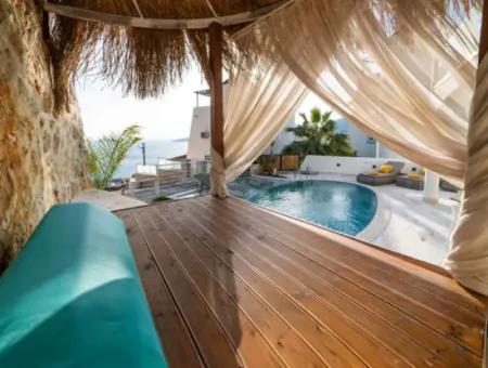 Kalkan,Da Muhteşem Deniz Manzaralı Yüzme Havuzu Mevcut Müstakil Satılık Villa Özel Yapım Bir Villa
