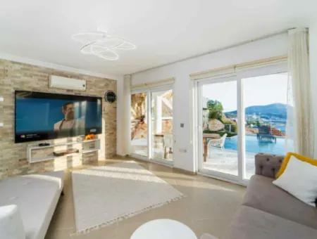 Kalkan,Da Muhteşem Deniz Manzaralı Yüzme Havuzu Mevcut Müstakil Satılık Villa Özel Yapım Bir Villa