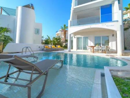 Kalkan,Da Muhteşem Deniz Manzaralı Yüzme Havuzu Mevcut Müstakil Satılık Villa Özel Yapım Bir Villa