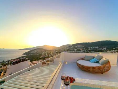 Kalkan,Da Muhteşem Deniz Manzaralı Yüzme Havuzu Mevcut Müstakil Satılık Villa Özel Yapım Bir Villa