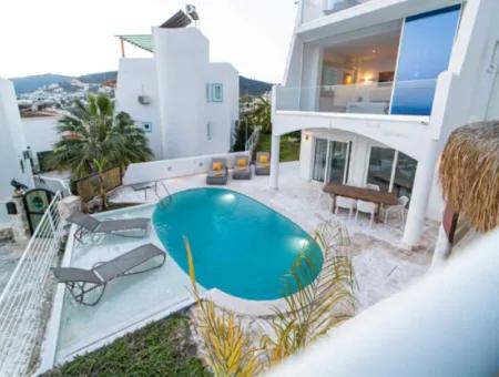 Kalkan,Da Muhteşem Deniz Manzaralı Yüzme Havuzu Mevcut Müstakil Satılık Villa Özel Yapım Bir Villa