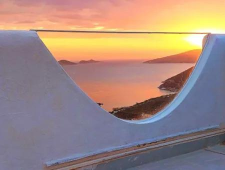 Kalkan,Da Muhteşem Deniz Manzaralı Yüzme Havuzu Mevcut Müstakil Satılık Villa Özel Yapım Bir Villa