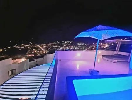 Kalkan,Da Muhteşem Deniz Manzaralı Yüzme Havuzu Mevcut Müstakil Satılık Villa Özel Yapım Bir Villa