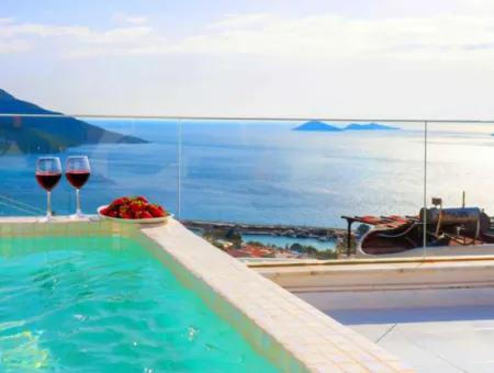 Kalkan,Da Muhteşem Deniz Manzaralı Yüzme Havuzu Mevcut Müstakil Satılık Villa Özel Yapım Bir Villa