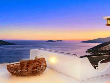 Kalkan,Da Muhteşem Deniz Manzaralı Yüzme Havuzu Mevcut Müstakil Satılık Villa Özel Yapım Bir Villa