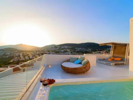Kalkan,Da Muhteşem Deniz Manzaralı Yüzme Havuzu Mevcut Müstakil Satılık Villa Özel Yapım Bir Villa