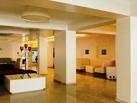 Marmaris Merkezinde Denize Sıfır Satılık 5 Yıldızlı Otel