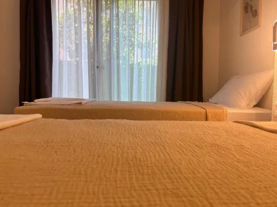 Marmaris Çıldır’da Denize 30 M Sıfır Lüks Bahçeli Eşyalı Kiralık 2+1